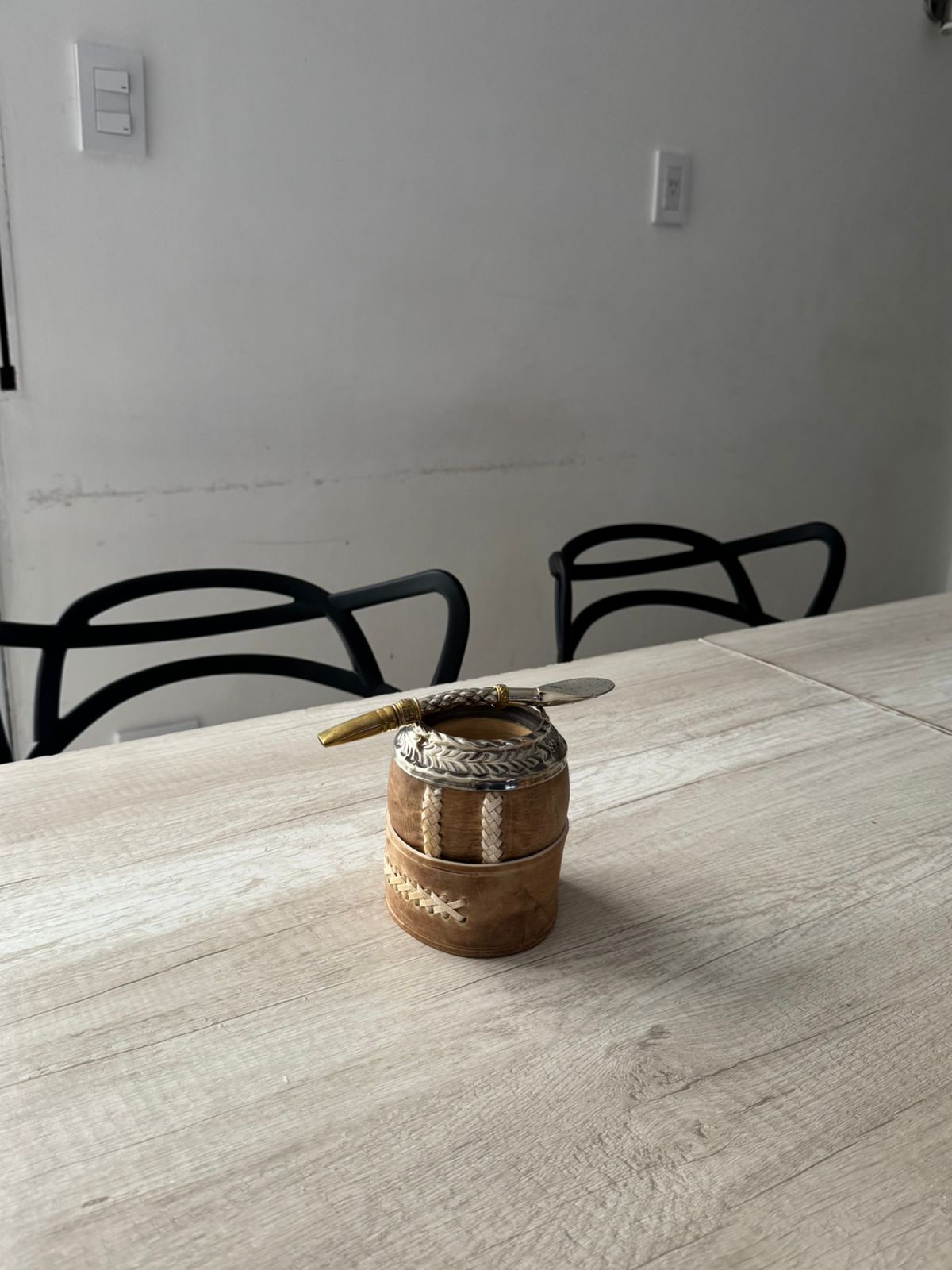 Mate artesanal RioMates al atardecer